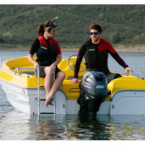 Barco pequeño Dipol D-400 F1RST