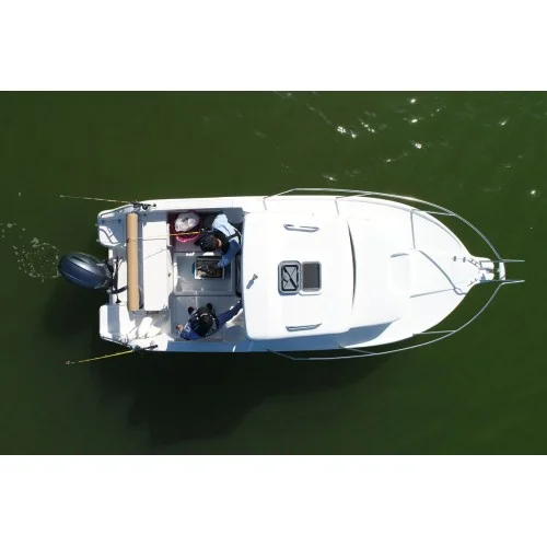 Barco con cabina Dipol 580-CP Timonera