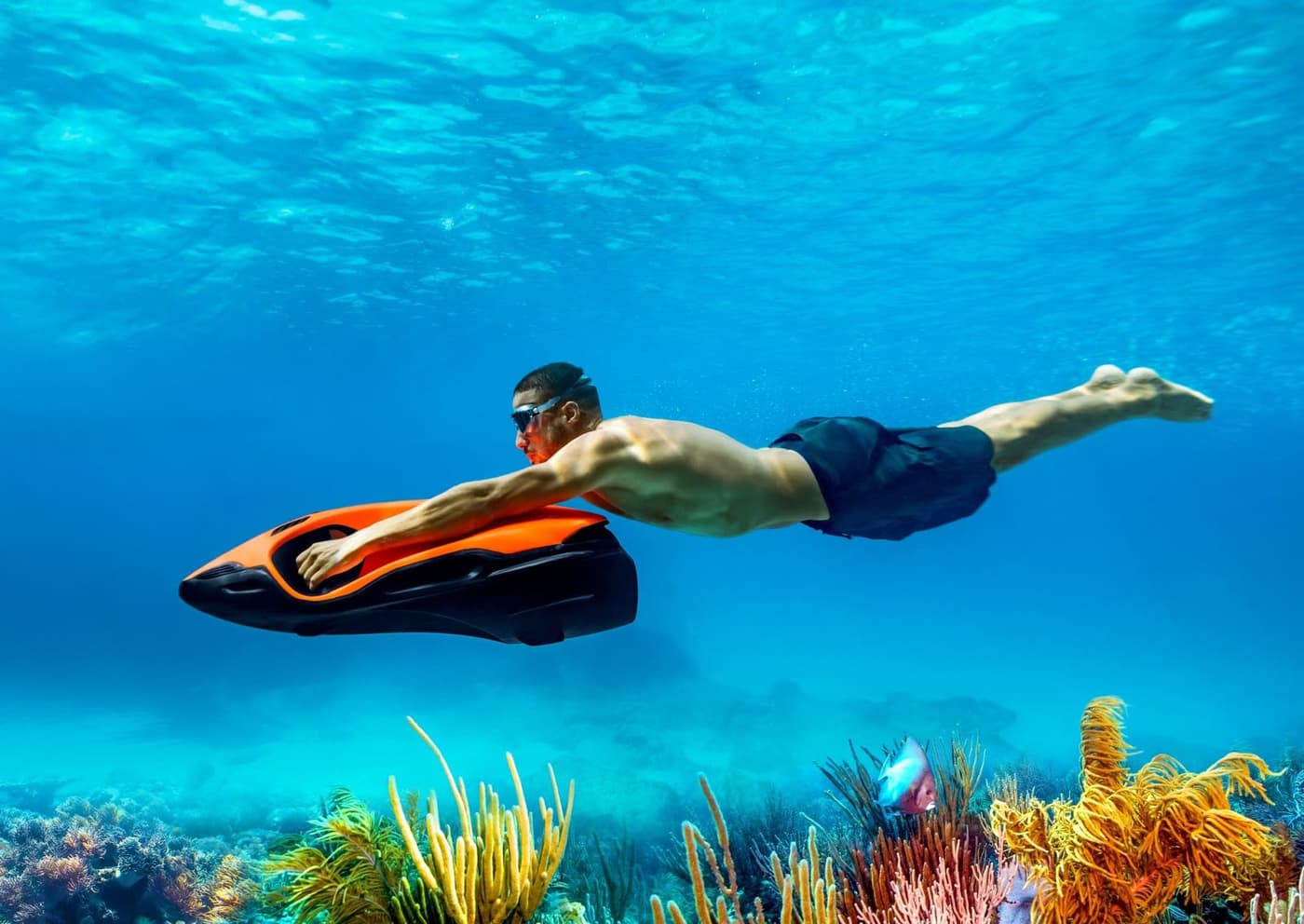 Buceador con un Seabob bajo el agua